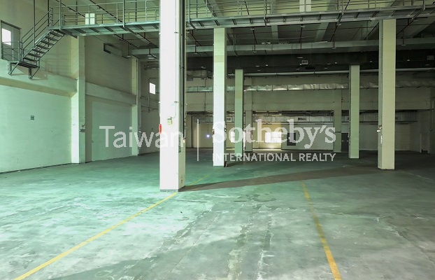 台中2萬坪丁工挑高10米近萬坪大廠現場實景